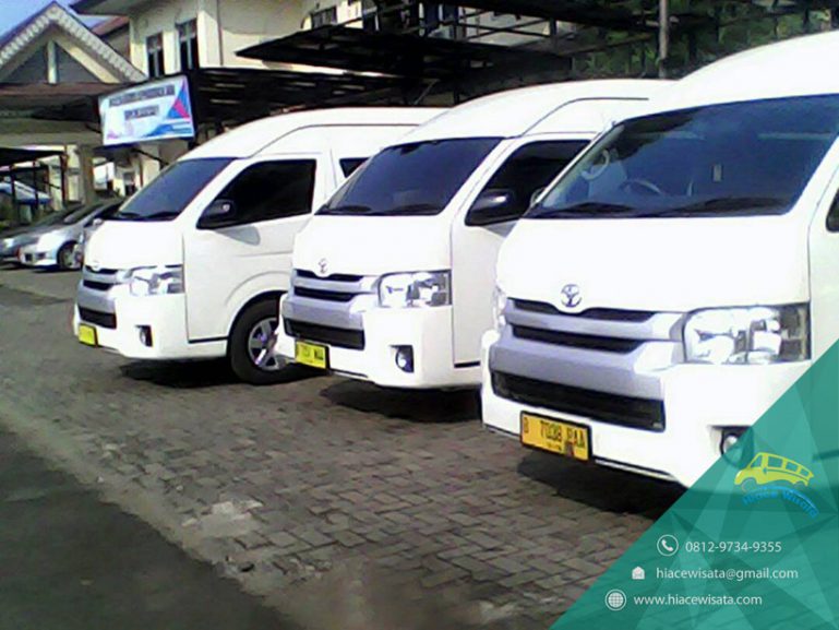 Mobil Toyota Hiace Commuter
